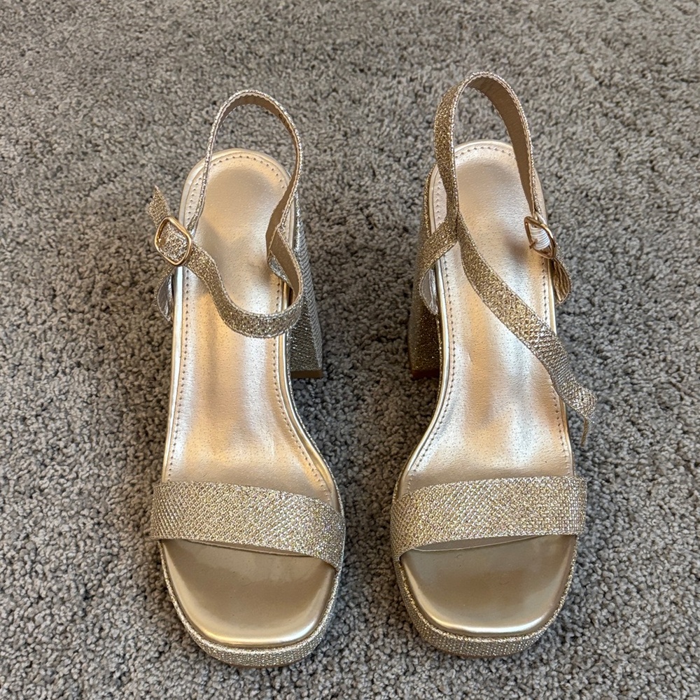 Elegant Gold Women's Sandals